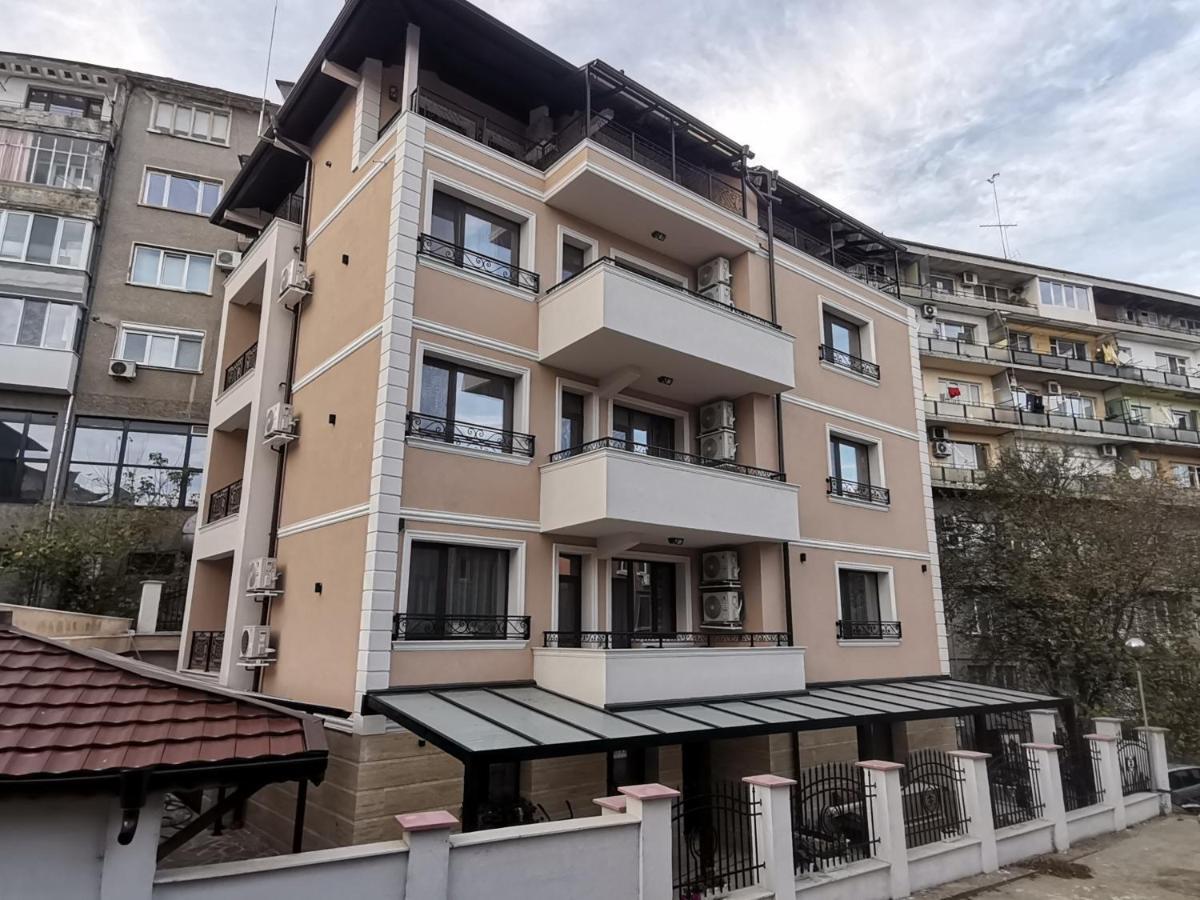 Family Boutique Residence-Free Parking 大特尔诺沃 外观 照片